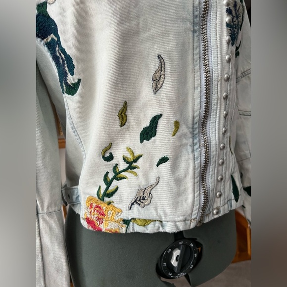 BLANK NYC S Embroidered Floral Flower Denim Jacket Easter Valentines Day - Picture 7 of 10